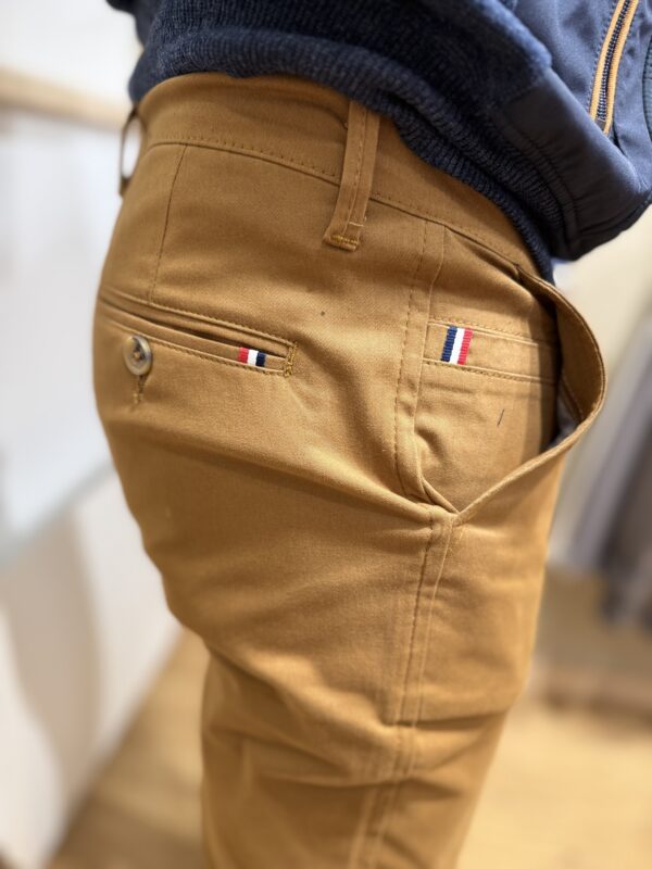 Pantalon chino Jules - Camel – Image 2